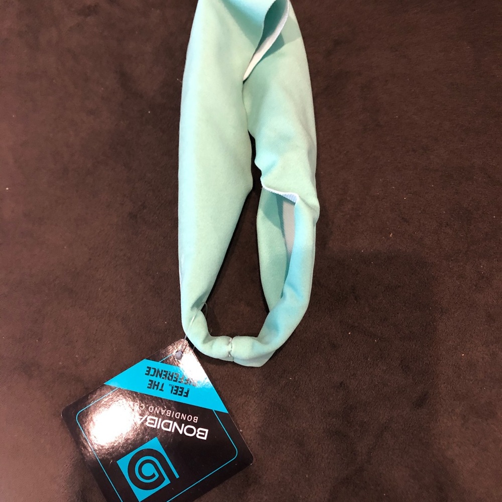 NWT wicking Bondiband light green